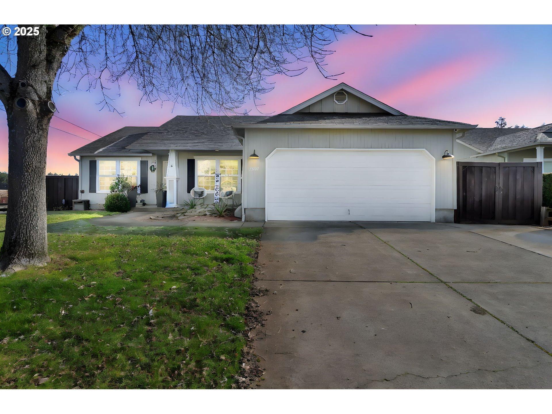 Crystal St, Veneta, OR 97487