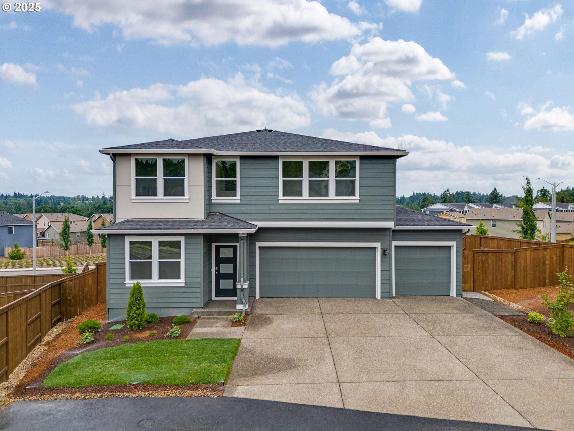 W 14th Ave, La Center, WA 98629