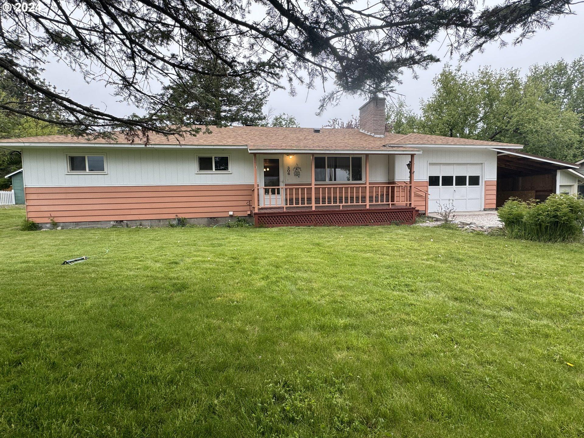 S Alder St, Wallowa, OR 97885
