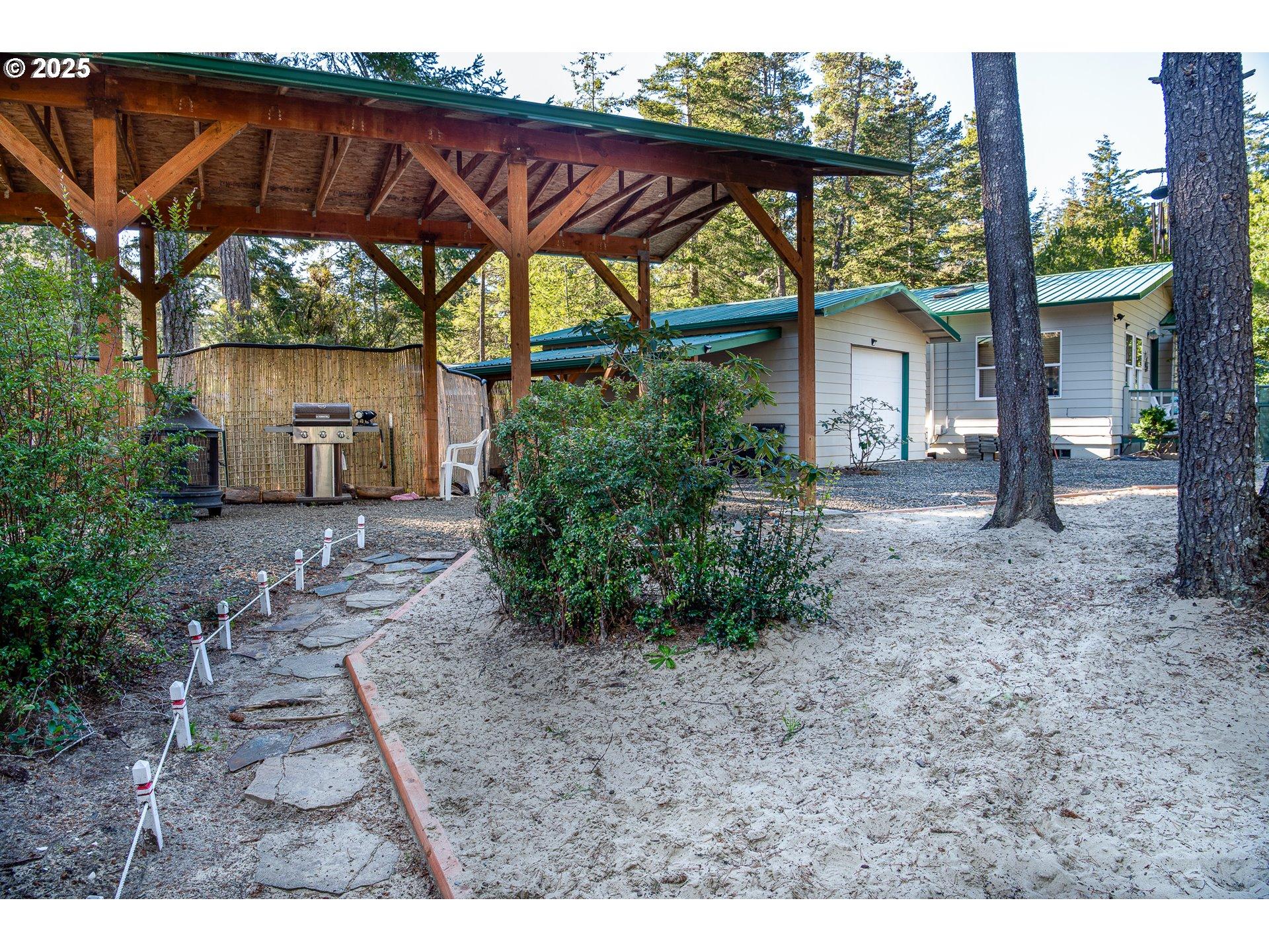 Outer Dr, Florence, OR 97439