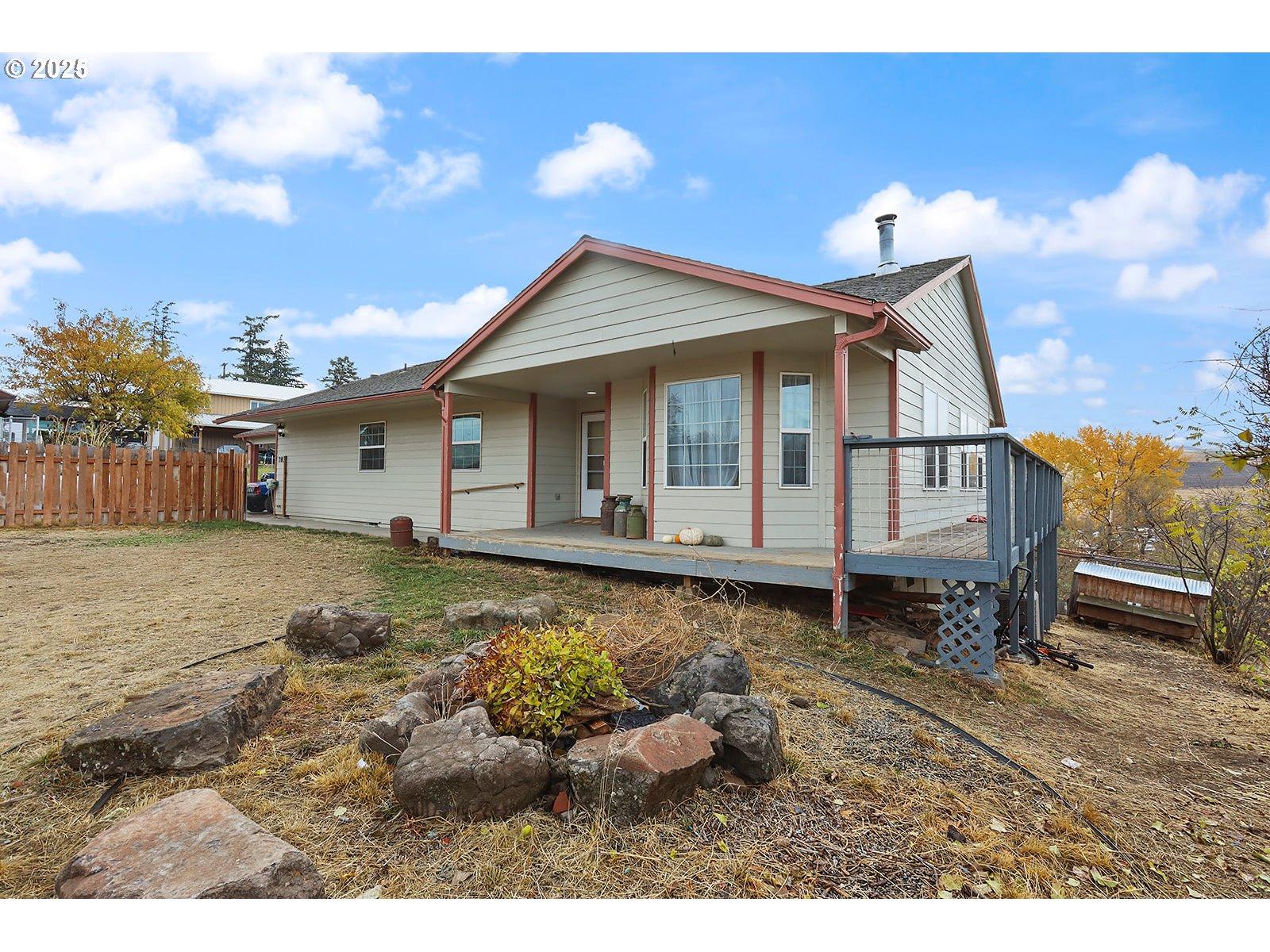Ne 1st St, Dufur, OR 97021