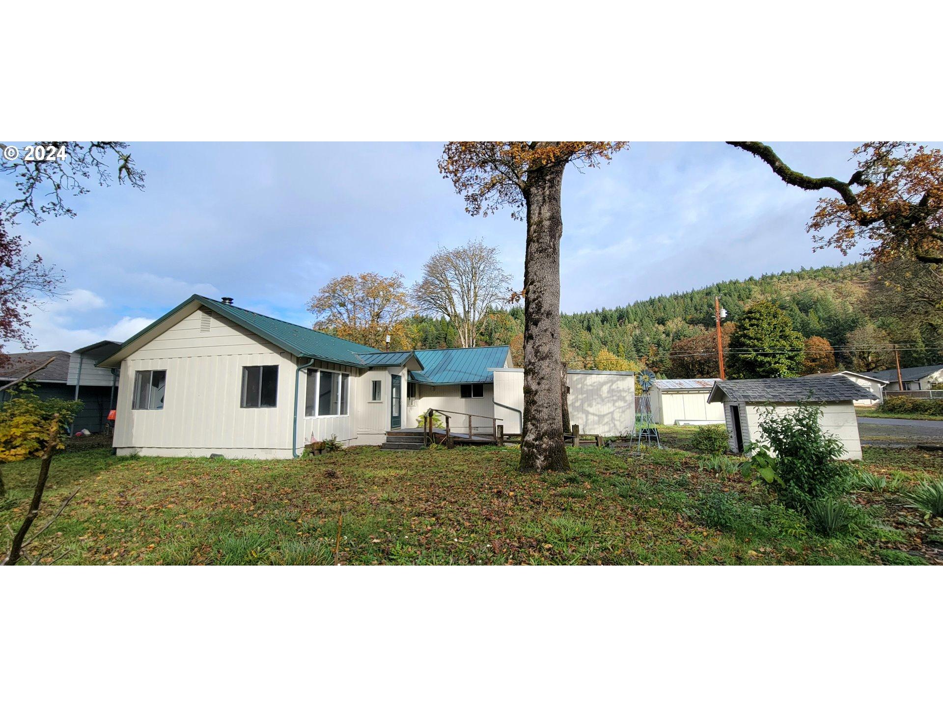 Commercial St, Oakridge, OR 97463