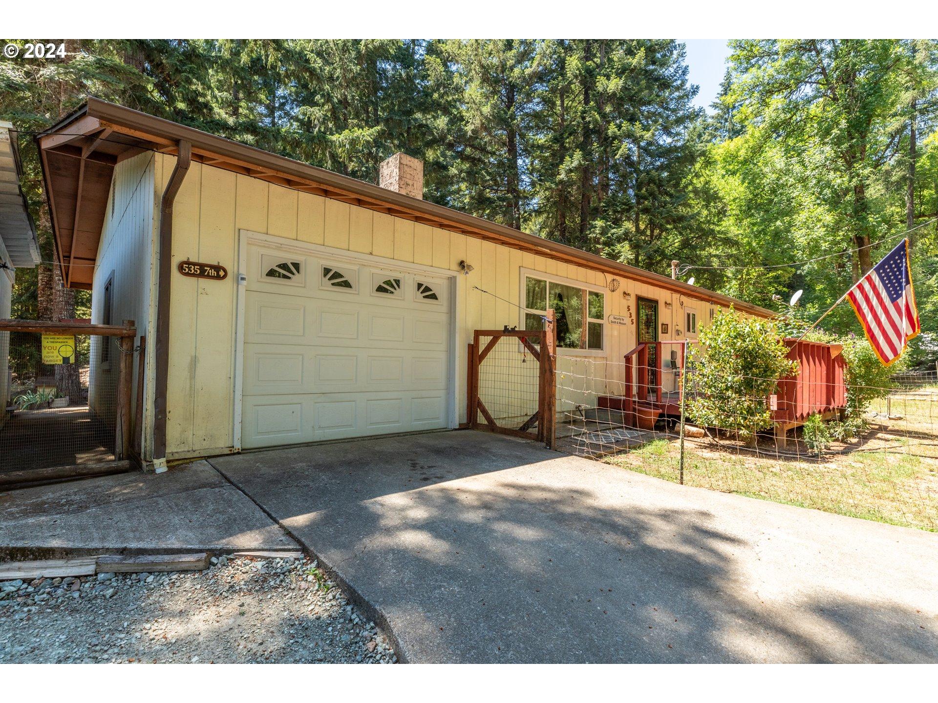 7th St, Glendale, OR 97442