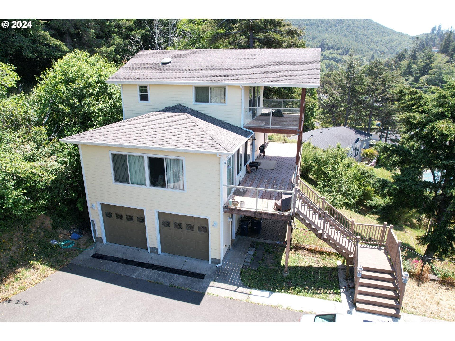 10th St, Gold Beach, OR 97444