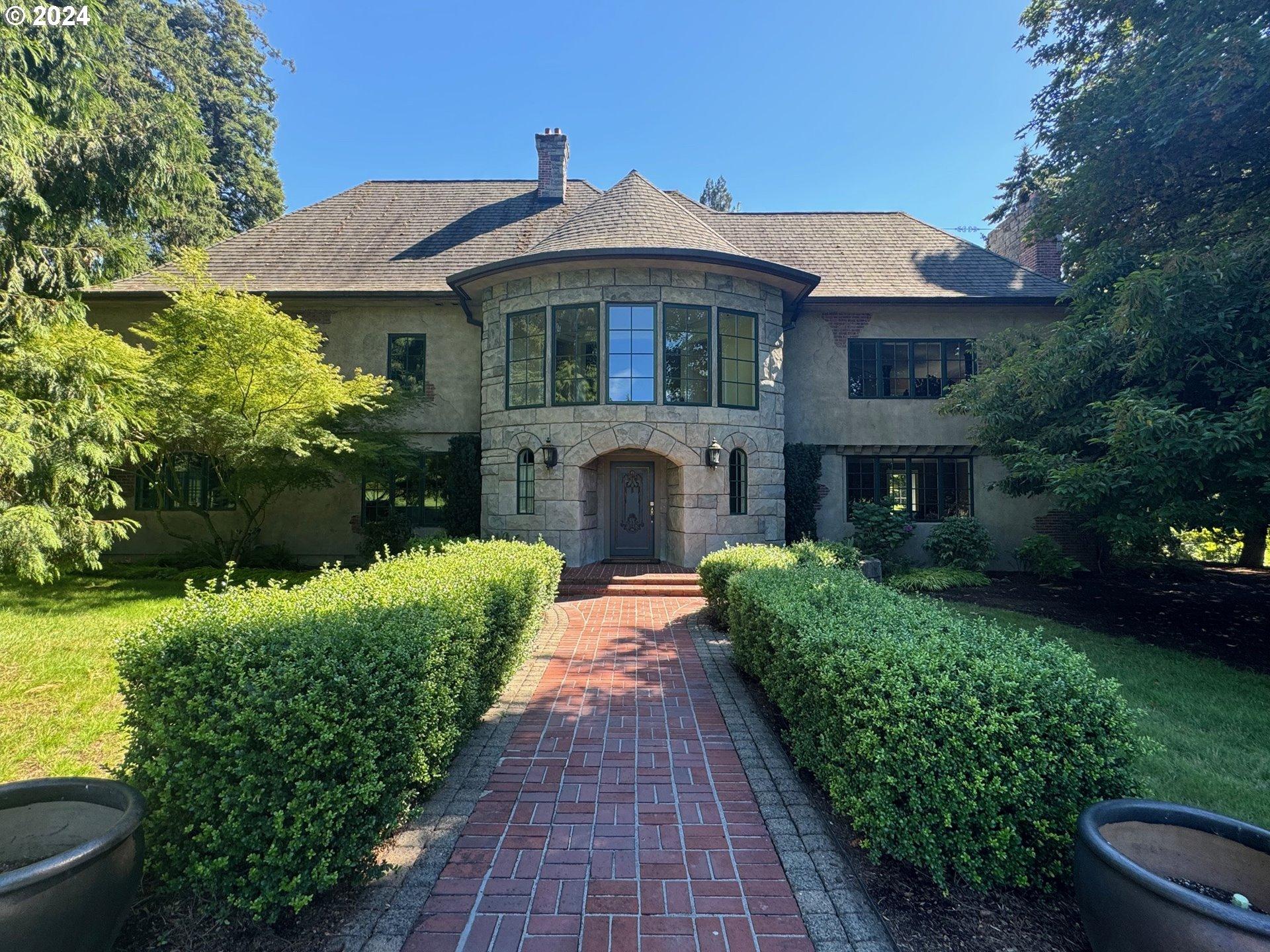 Se Waverly Dr, Portland, OR 97222