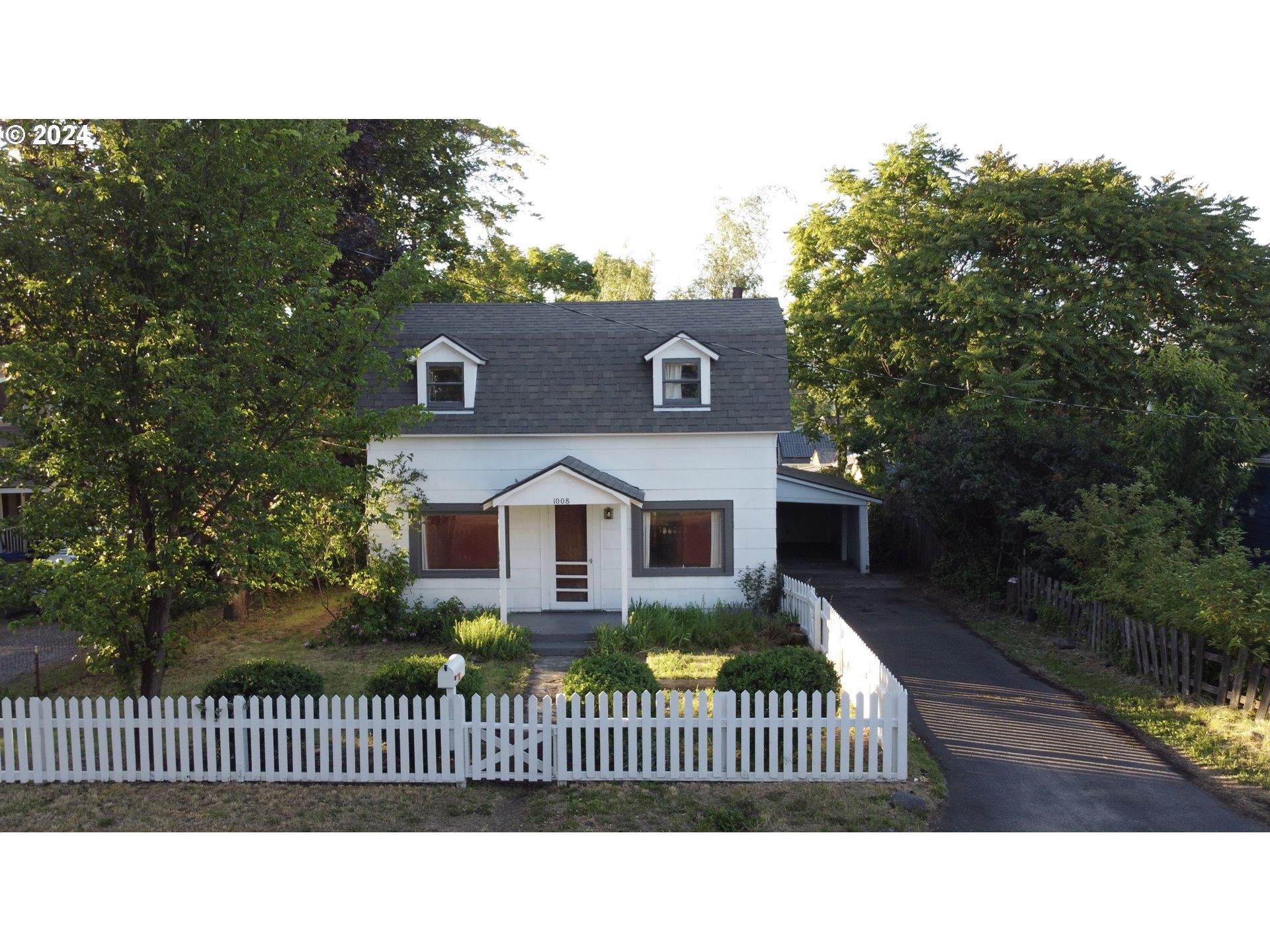 June St, Hood River, OR 97031
