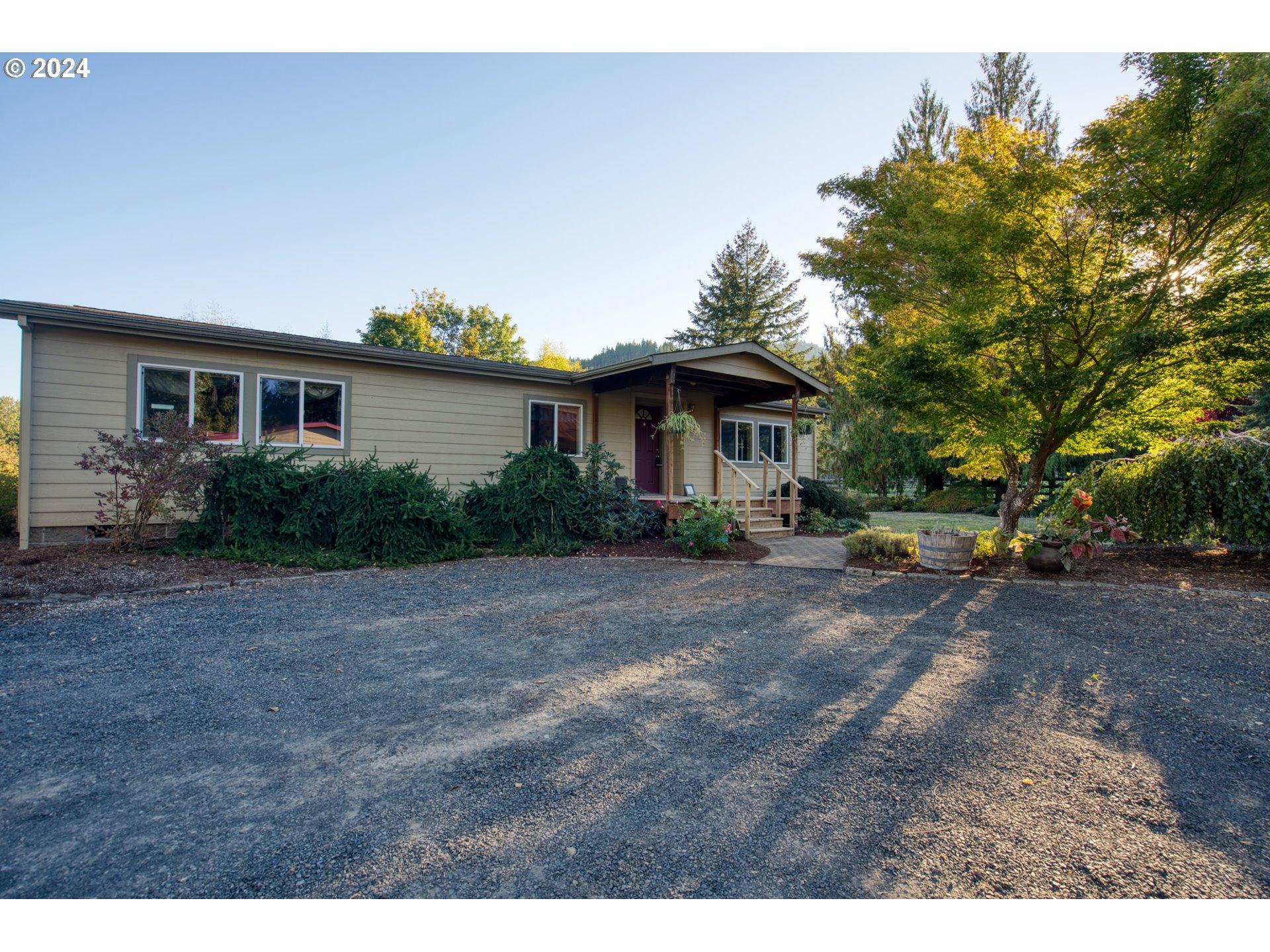 Ez St, White Salmon, WA 98672