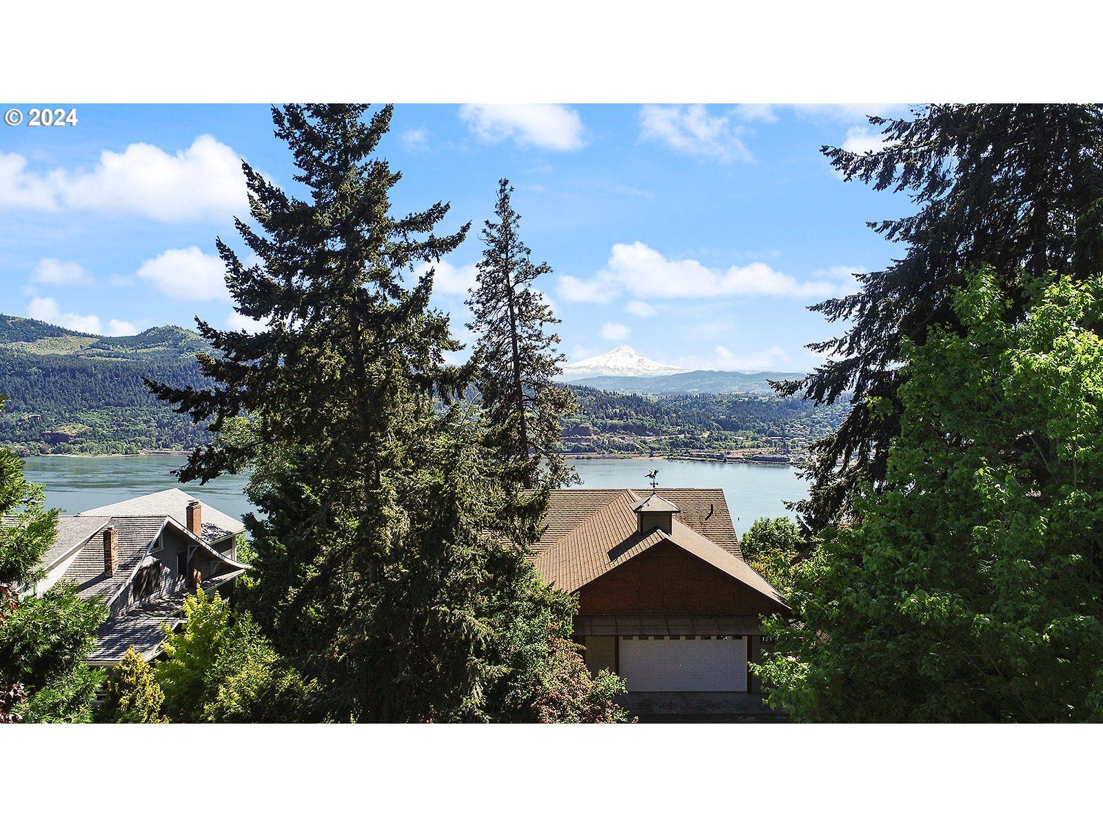 Se Oak St, White Salmon, WA 98672