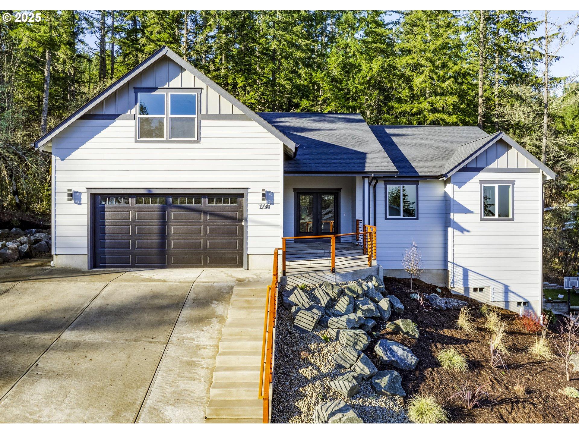 Holly Ave, Cottage Grove, OR 97424