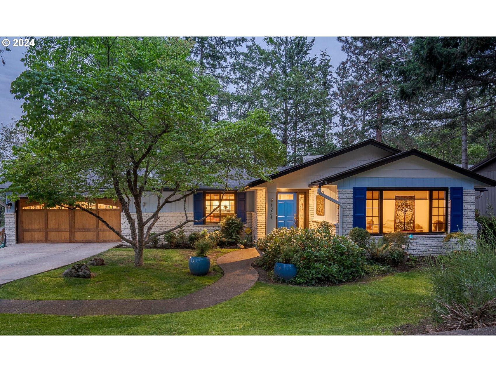 Pinecrest Ter, Ashland, OR 97520