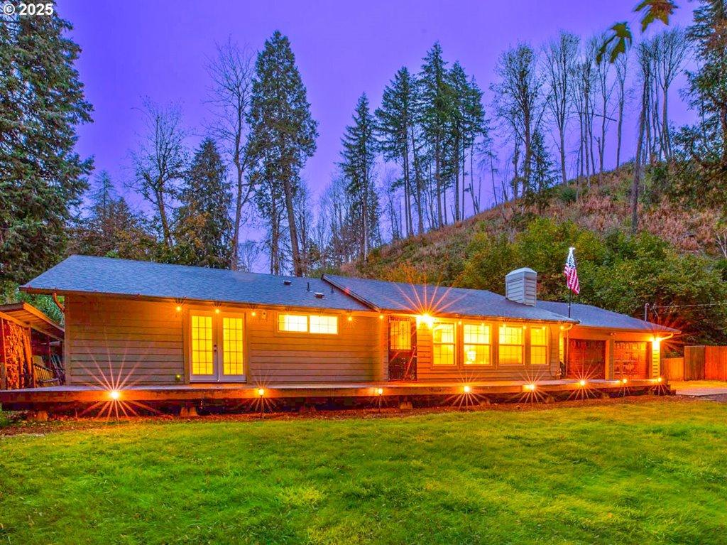 Leashore Dr, Vida, OR 97488