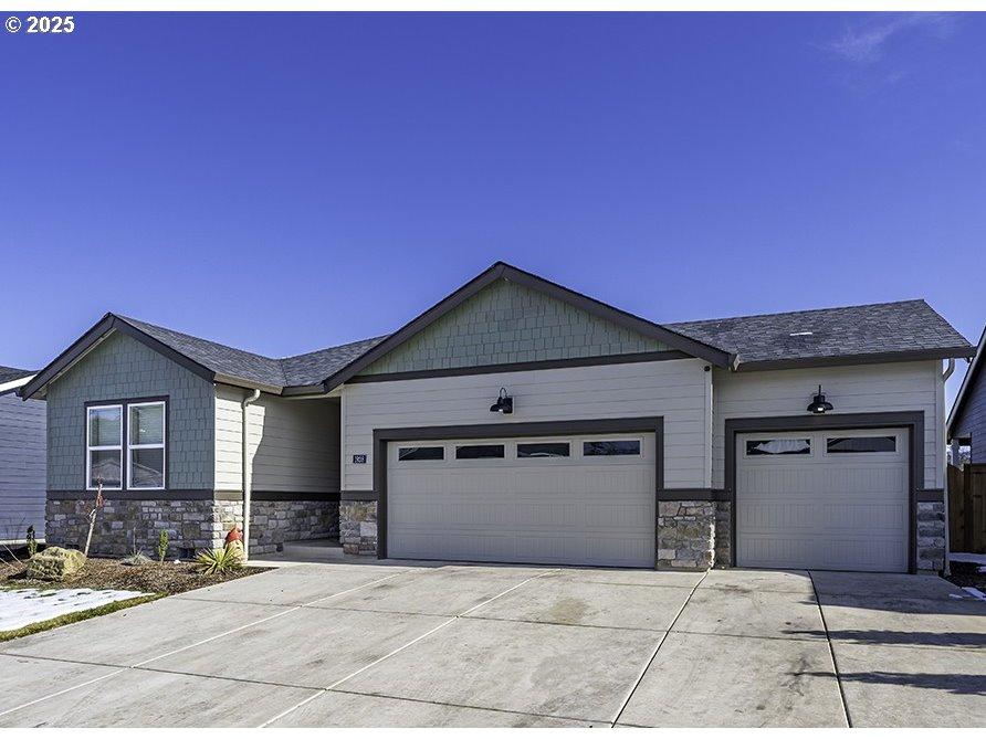 Hannah Ln, Medford, OR 97504