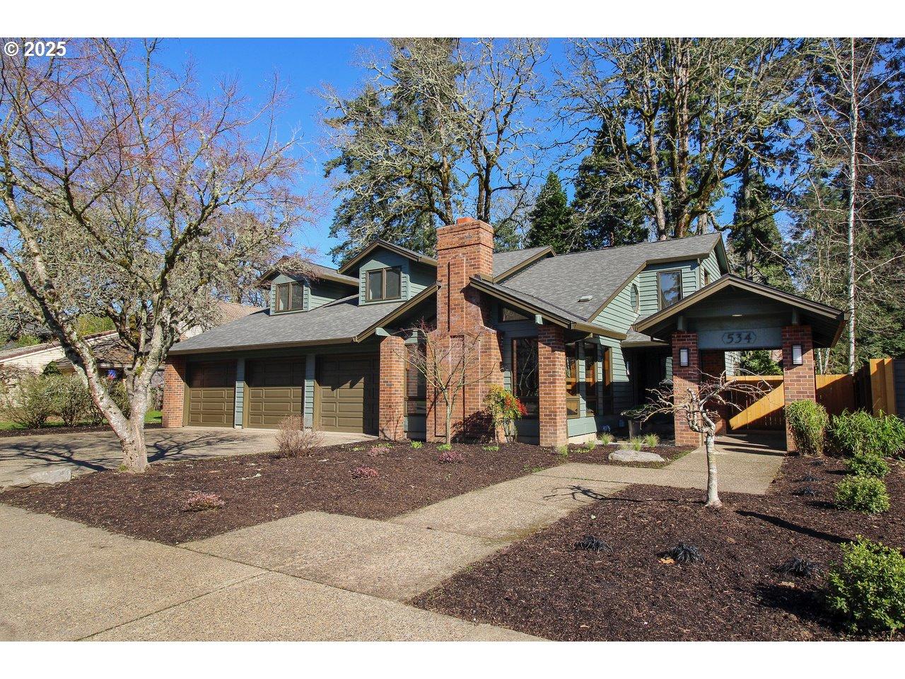 Ne Geraldine Dr, Hillsboro, OR 97124