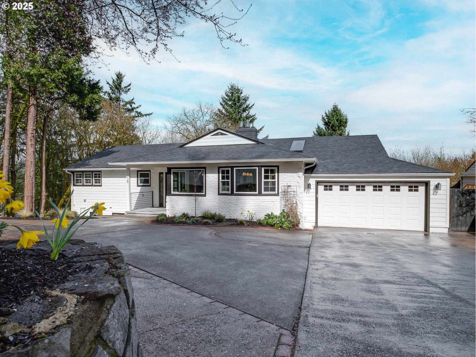 Southshore Blvd, Lake Oswego, OR 97034