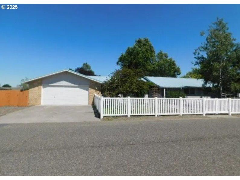 Chenowith St, Umatilla, OR 97882