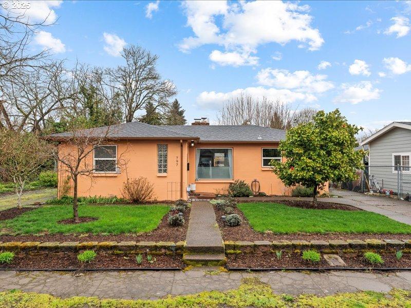 Harrison St, Woodburn, OR 97071
