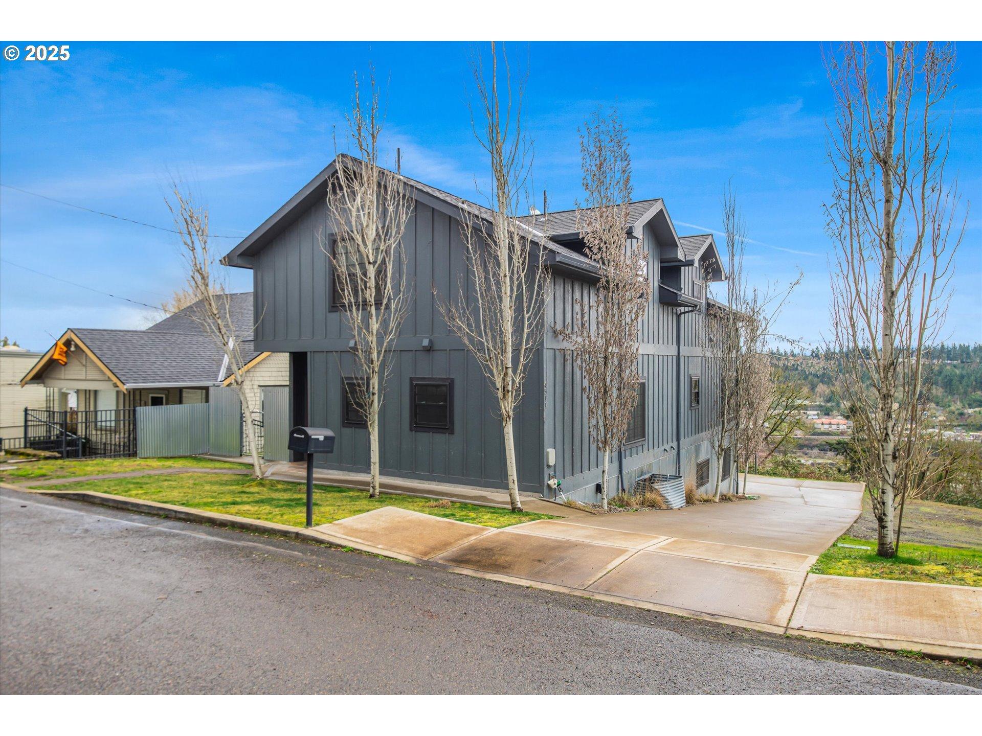 Riverview Ave, West Linn, OR 97068