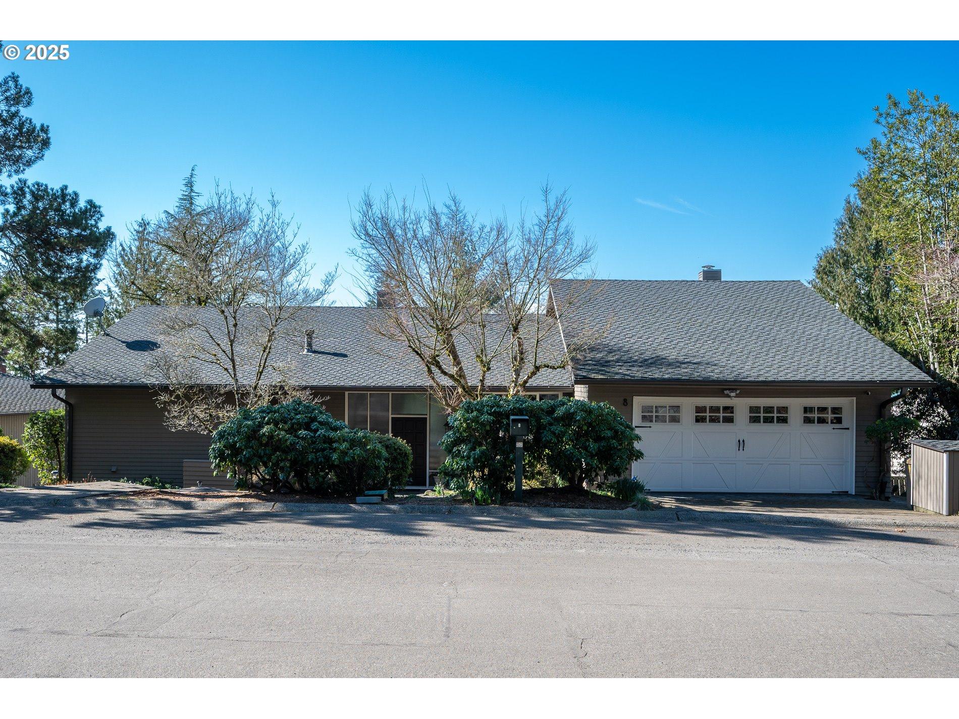Del Prado St, Lake Oswego, OR 97035