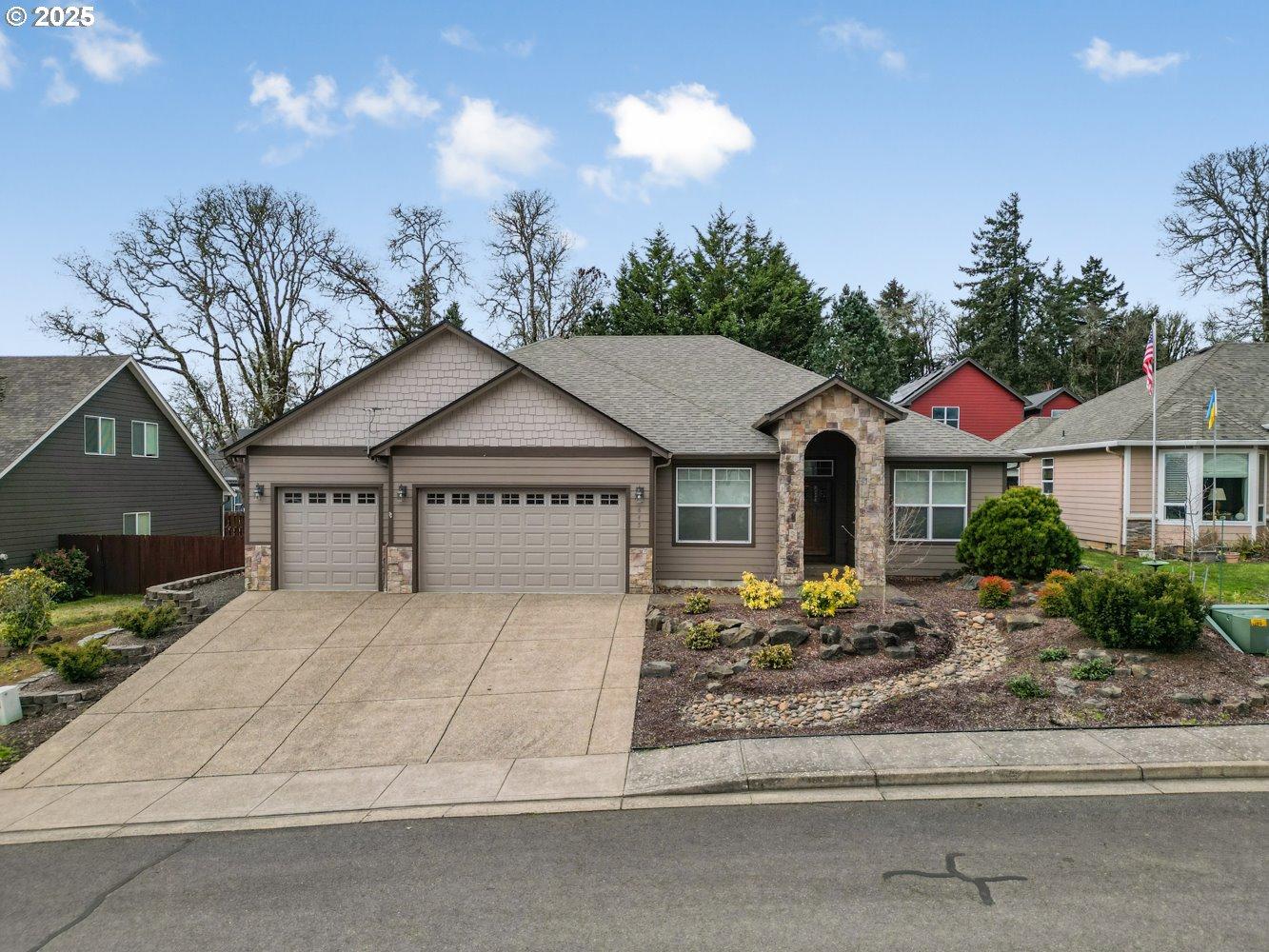Nw Eakin Dr, Dallas, OR 97338