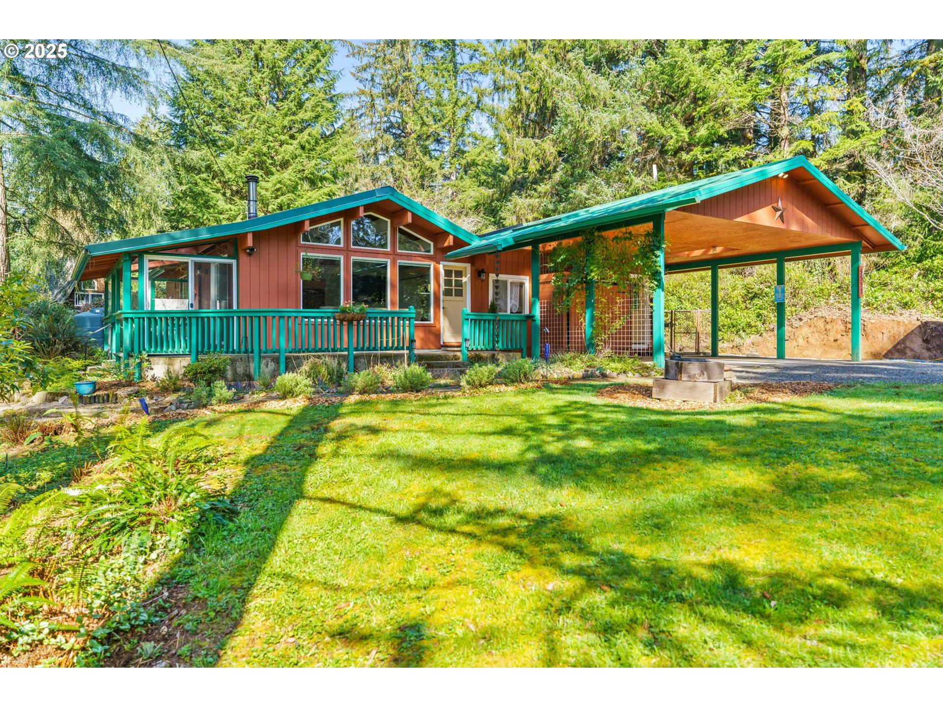 Woahink Dr, Florence, OR 97439