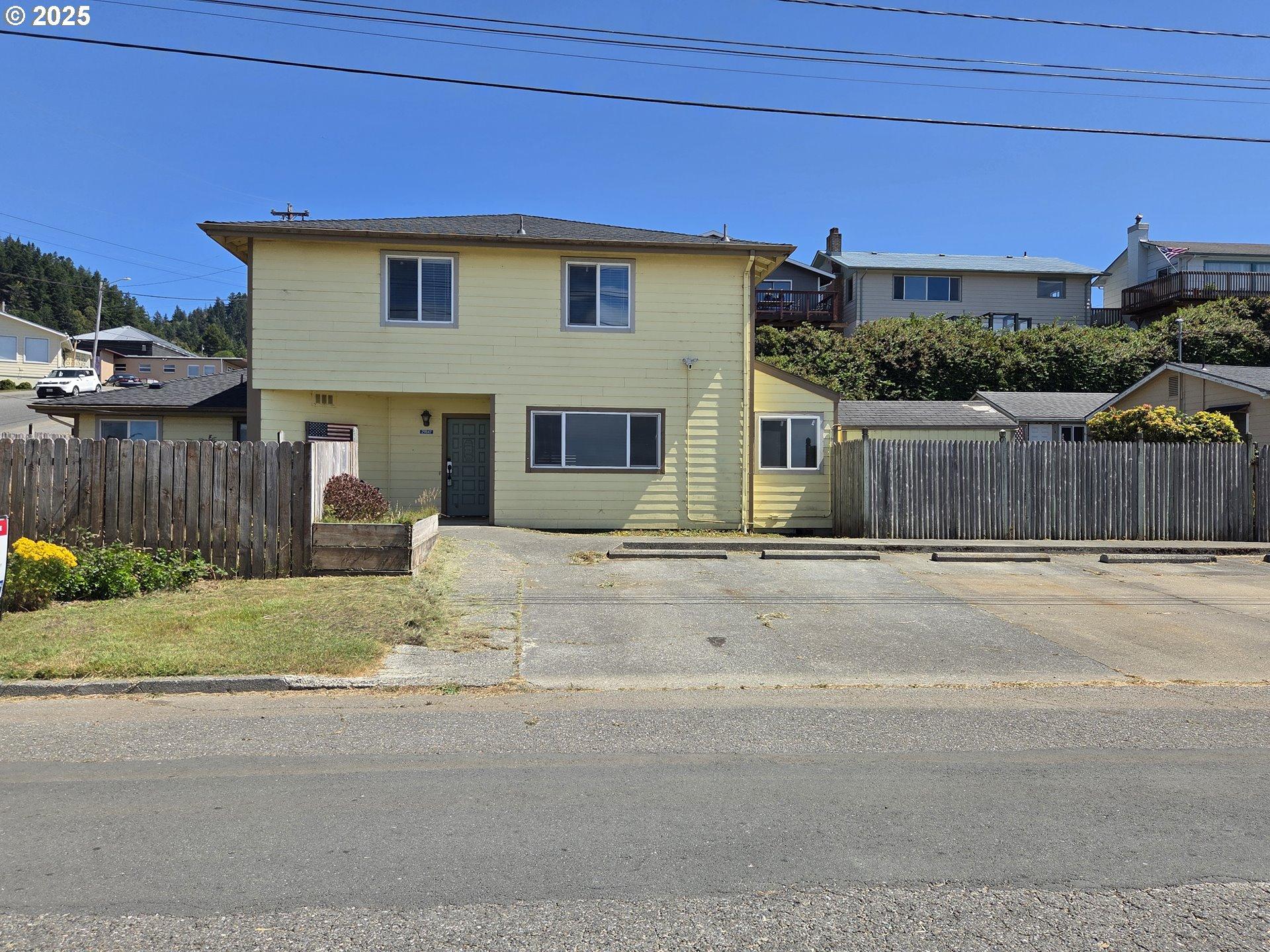 Hillcrest St, Gold Beach, OR 97444