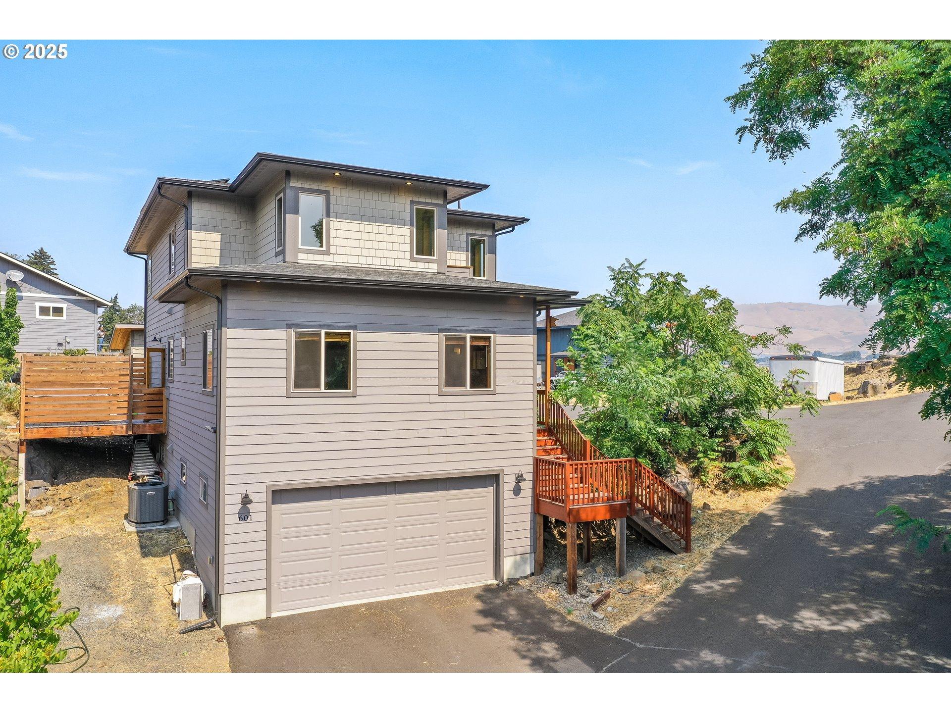 Lincoln St, The Dalles, OR 97058
