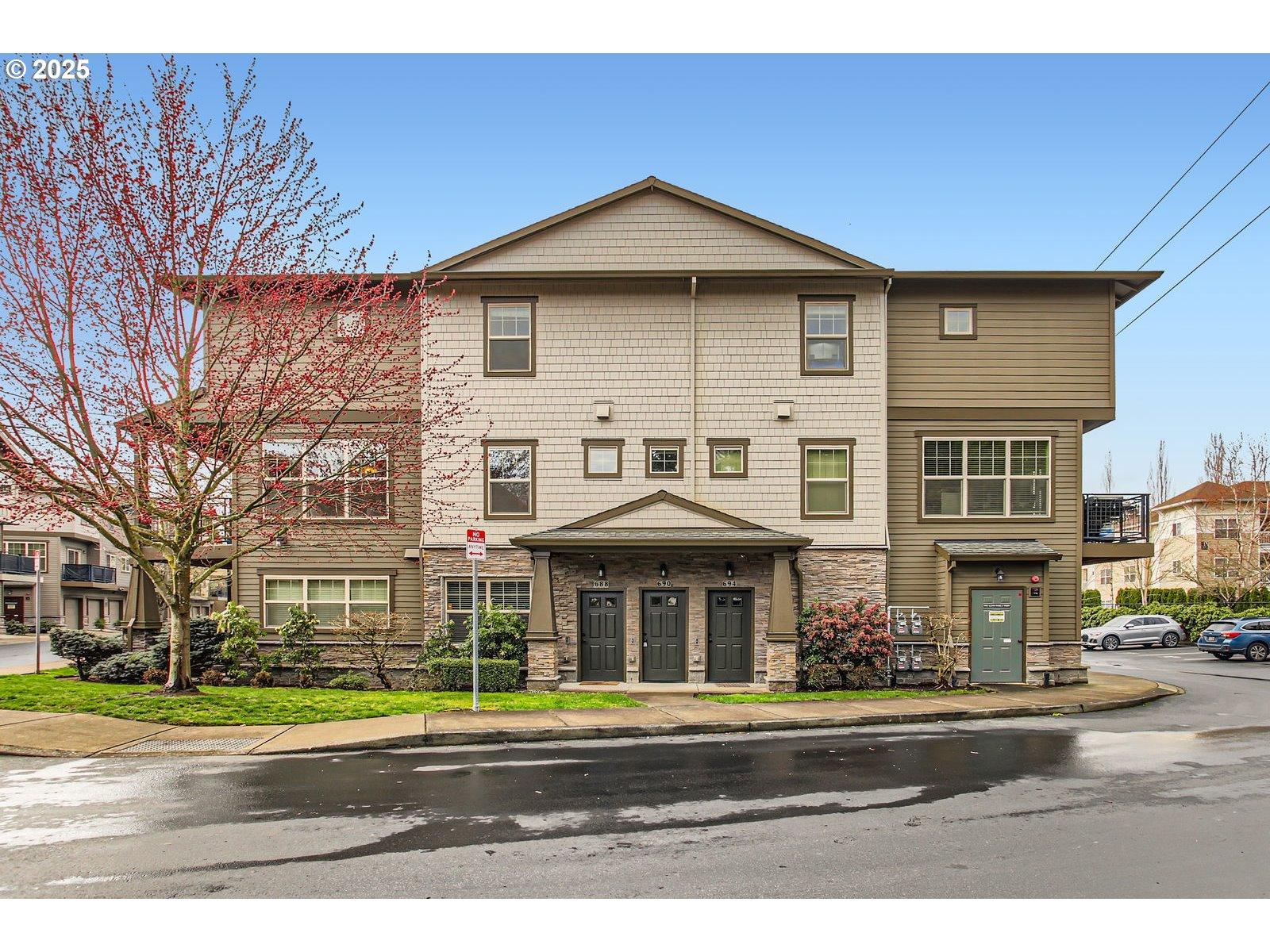 Ne Roydon Ln, Beaverton, OR 97006