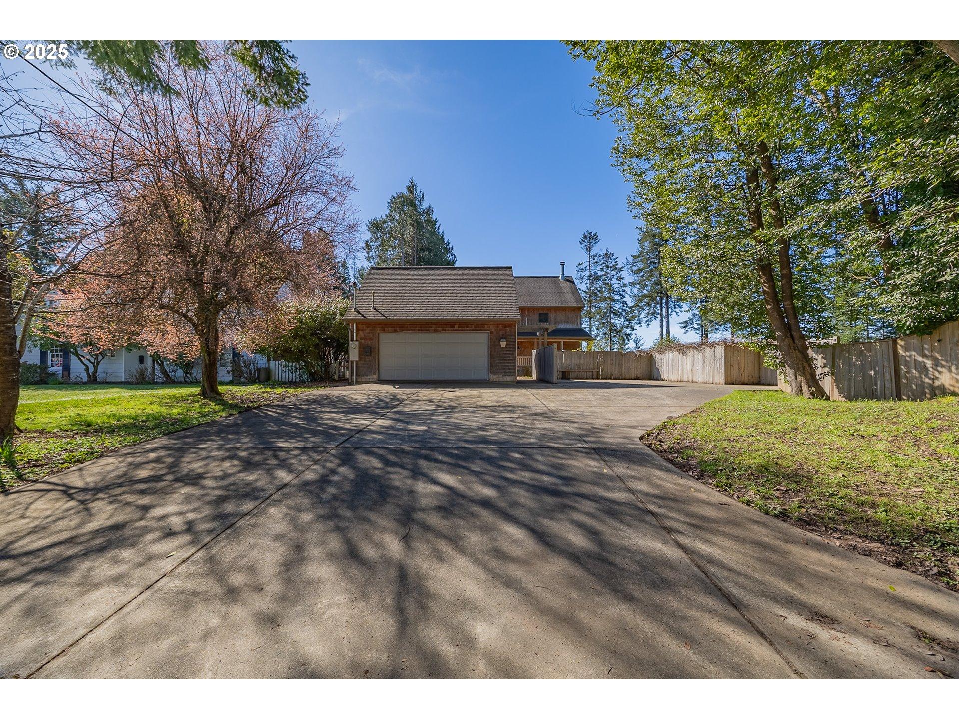 W 4th St, Coquille, OR 97423