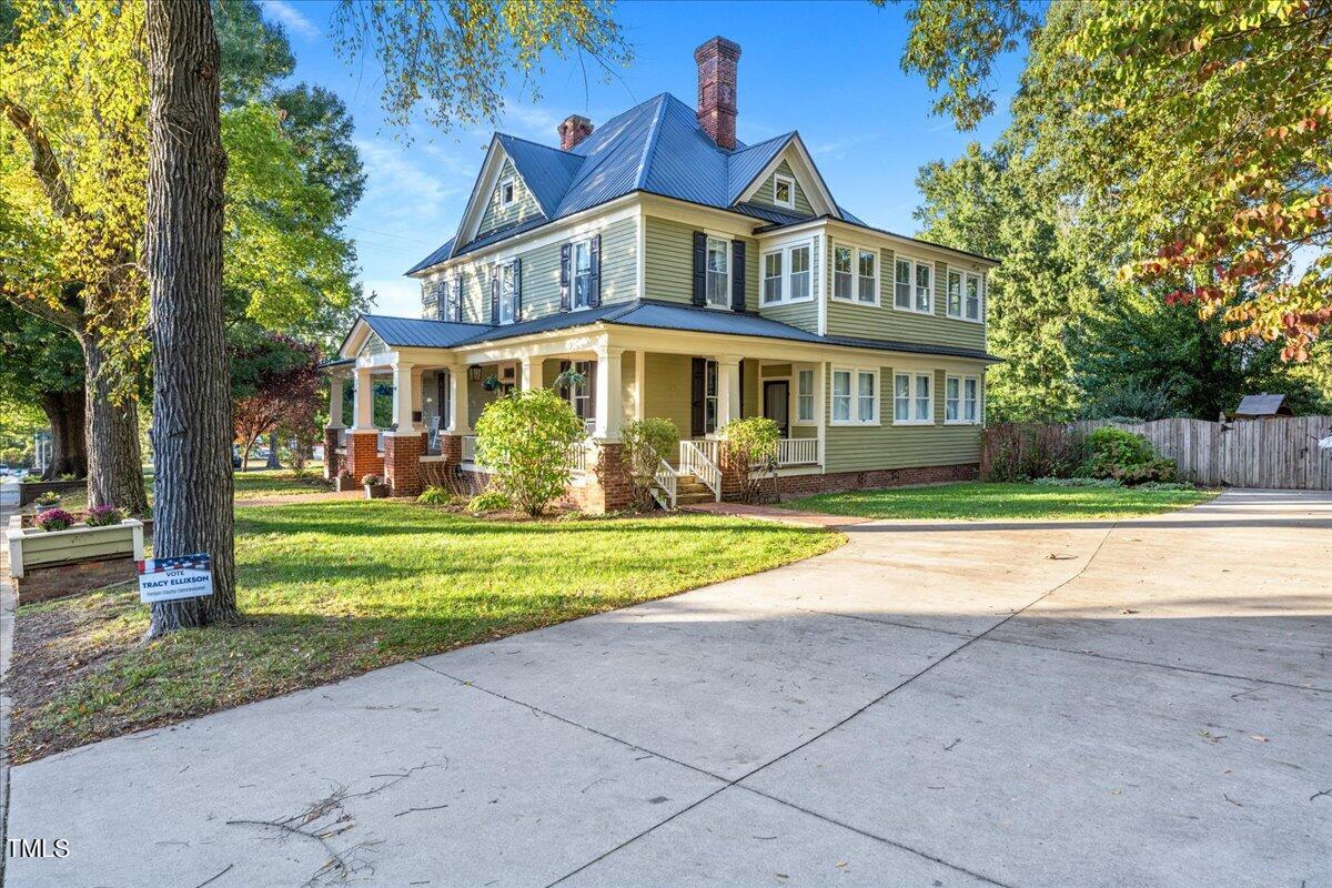 Oak St, Roxboro, NC 27573