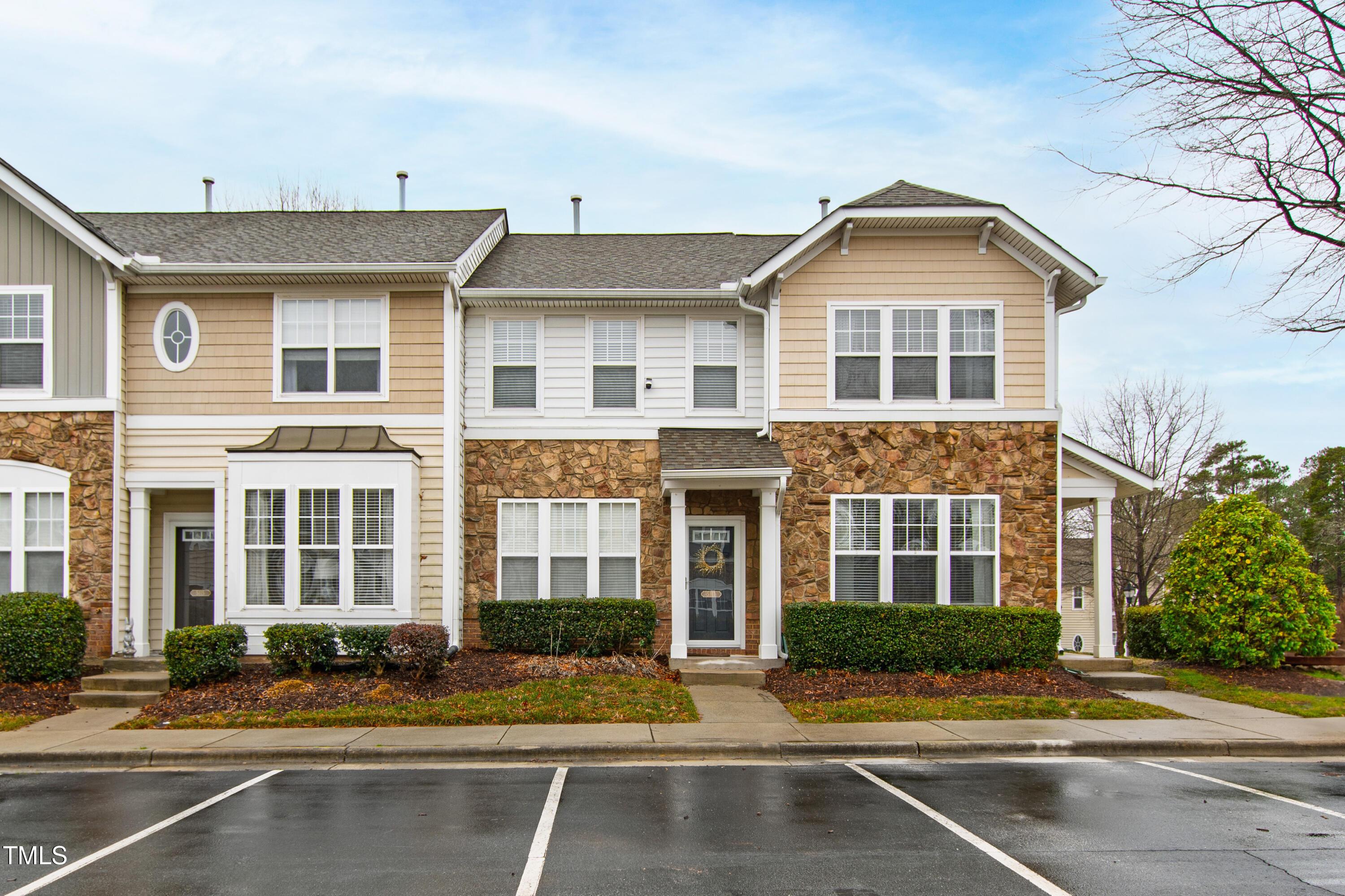 Singing Wind Dr, Raleigh, NC 27612