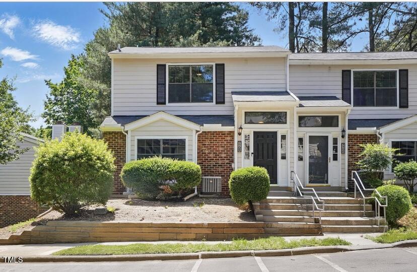 Falcon Rest Cir, Raleigh, NC 27615