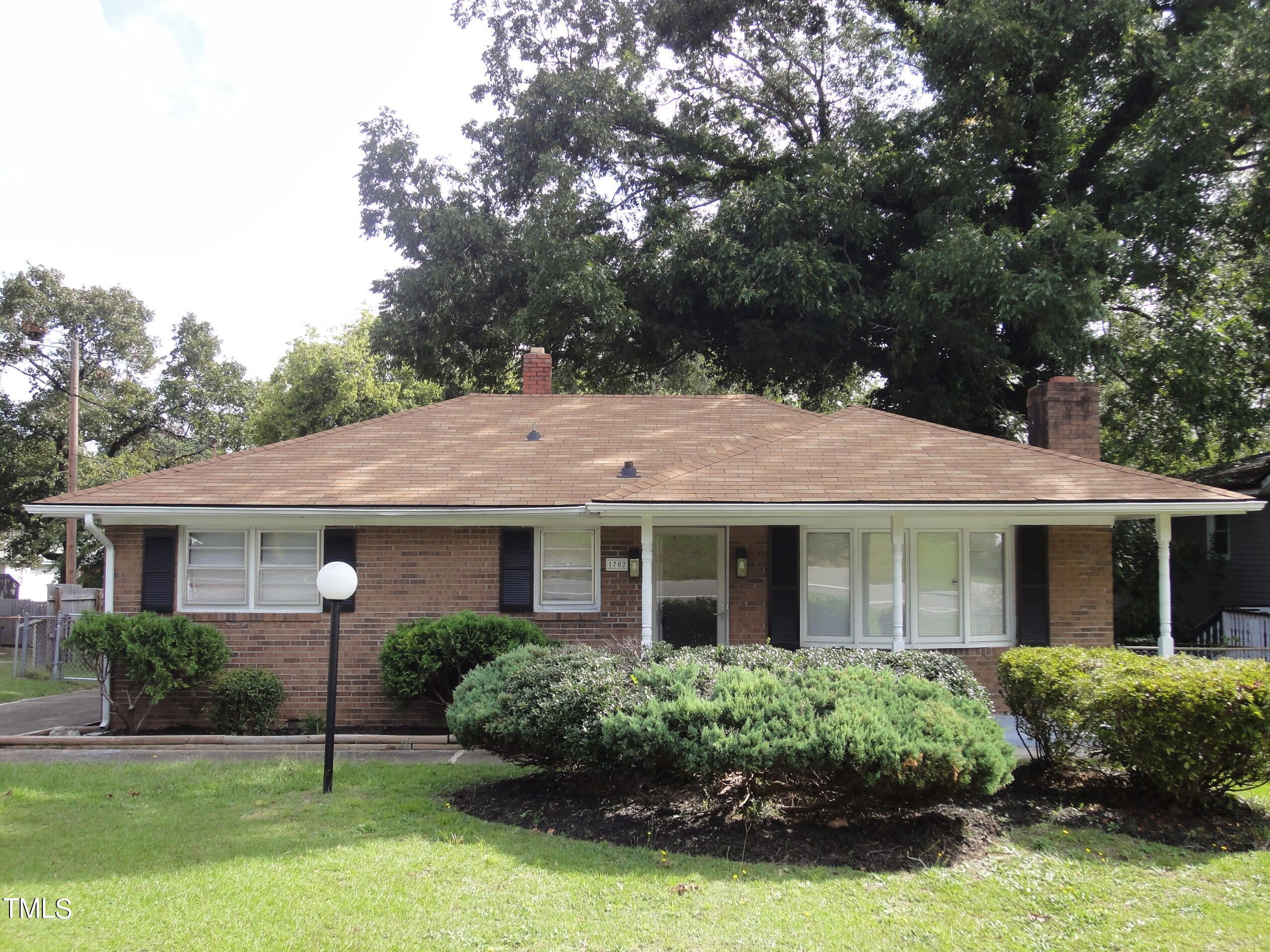 Edgecombe Ave, Fayetteville, NC 28301
