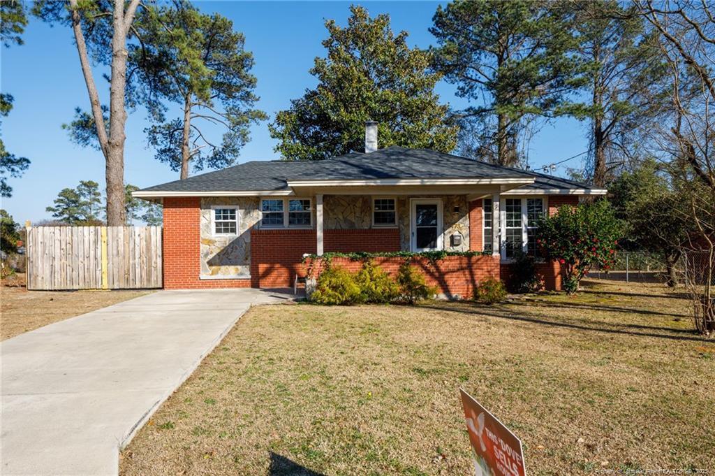 Mcbain Dr, Fayetteville, NC 28305