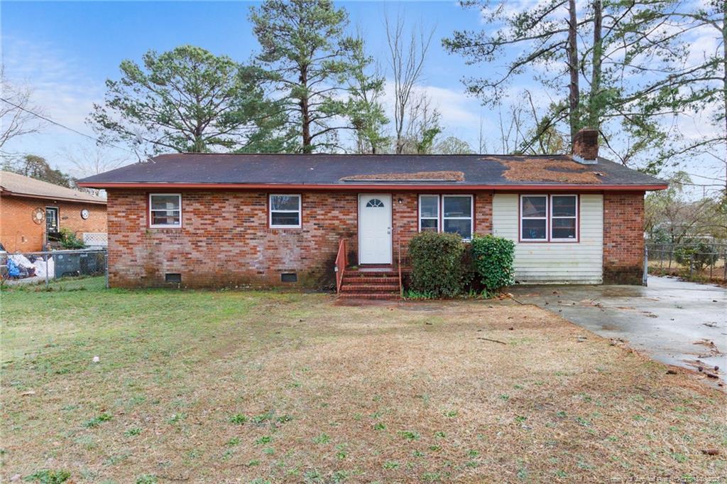 Dwain Dr, Fayetteville, NC 28305