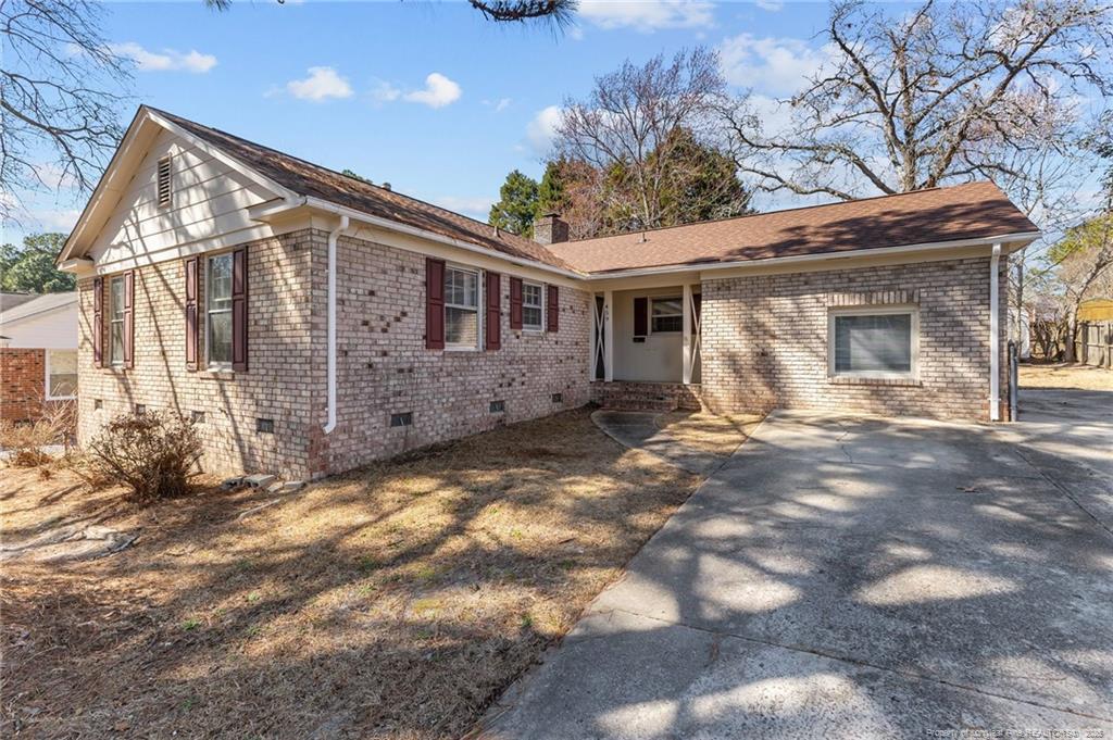 Bayshore Dr, Fayetteville, NC 28311
