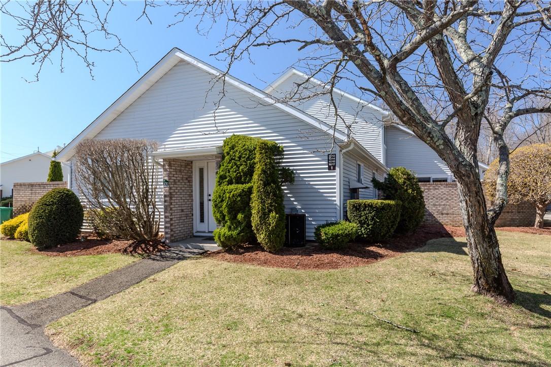Williamsburg Cir, Warwick, RI 02886