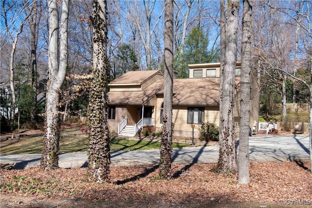 Farnham Dr, North Chesterfield, VA 23236