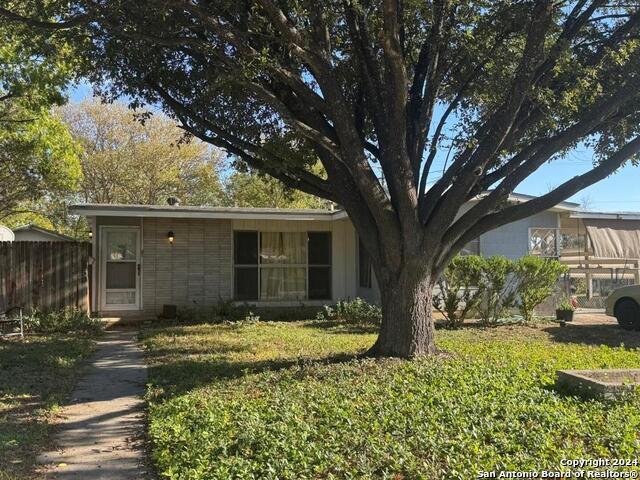 Silver Lake Dr, San Antonio, TX 78219