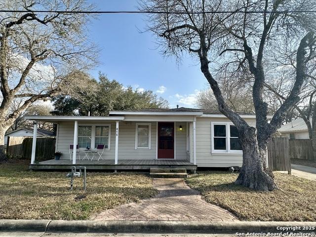 W Morales St, Beeville, TX 78102