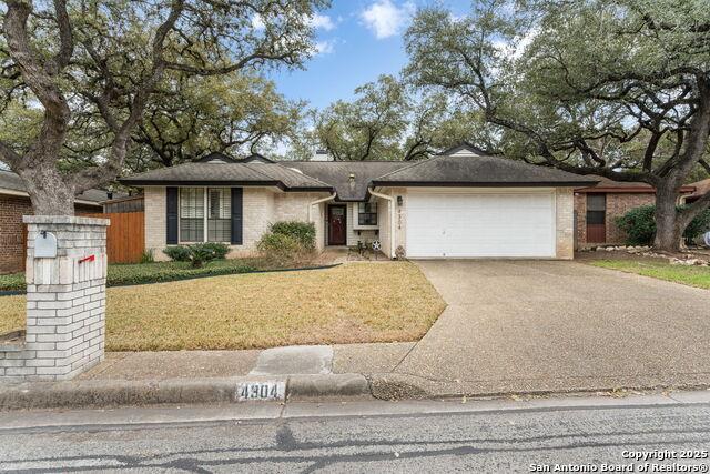 Center Oak Woods St, San Antonio, TX 78249