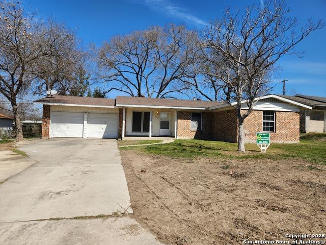 Renault Dr, San Antonio, TX 78218