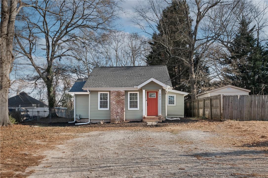 E 2nd Ave, Easley, SC 29640