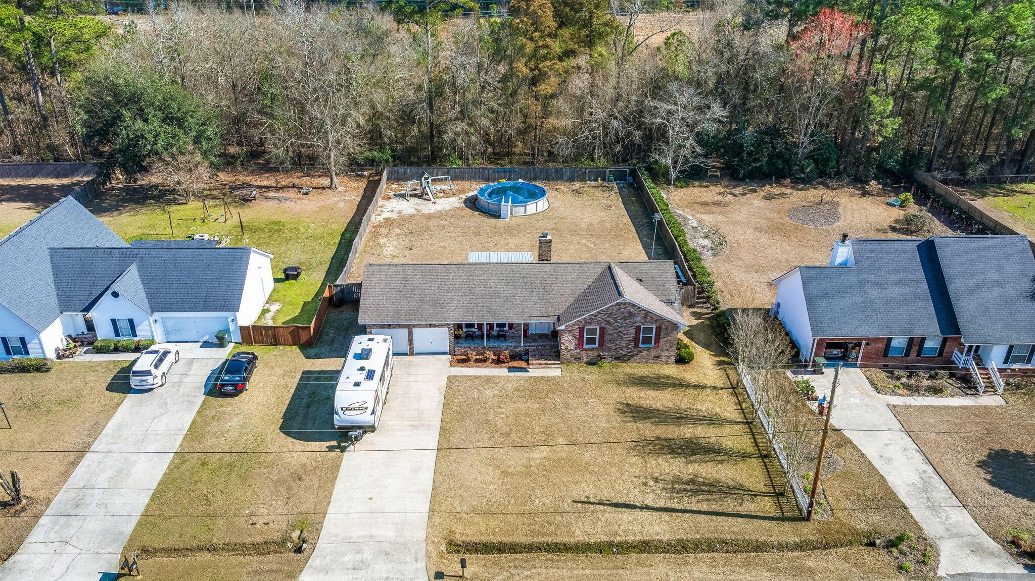 Lois Cir, Moncks Corner, SC 29461