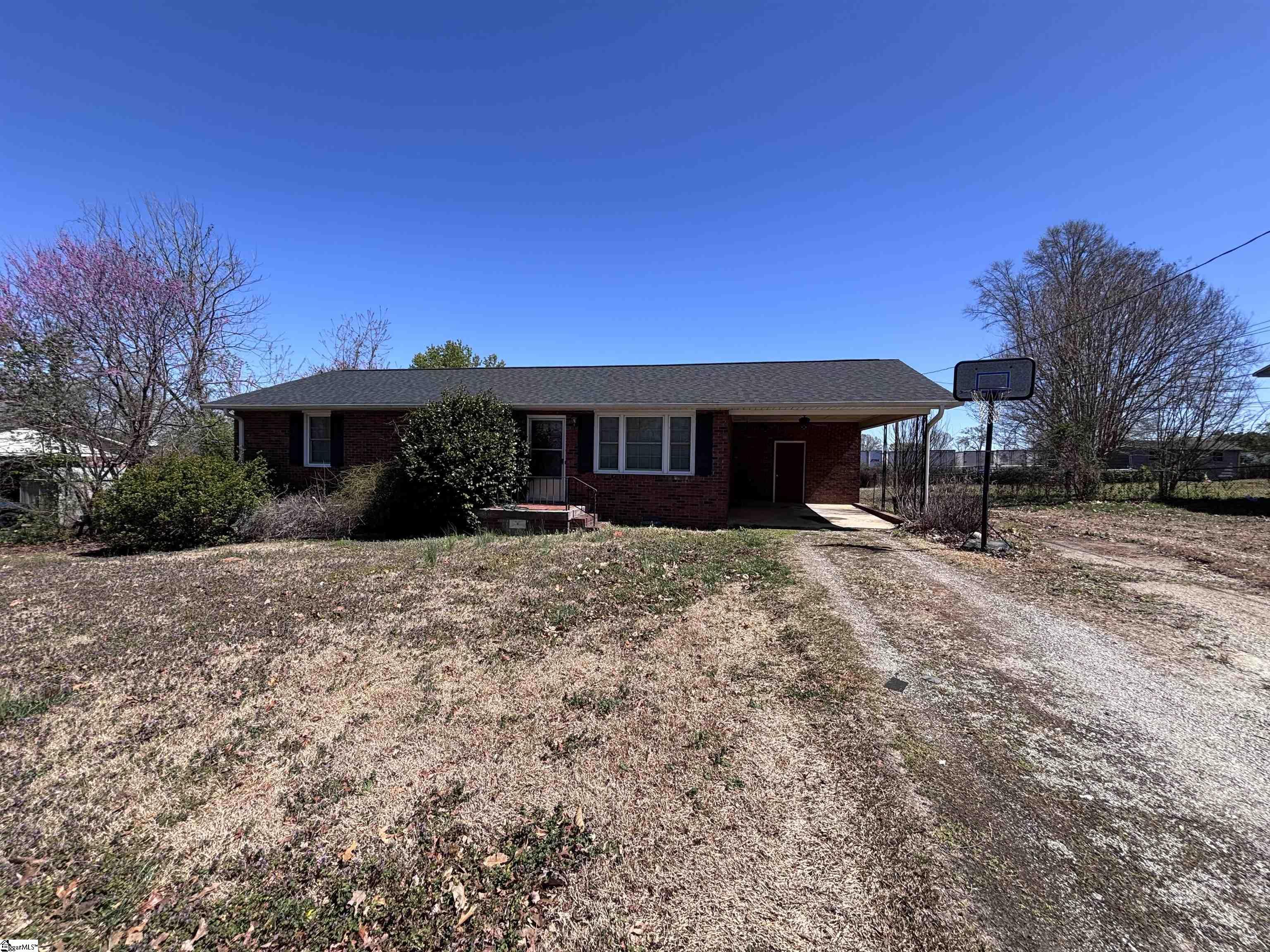 Tower St, Duncan, SC 29334