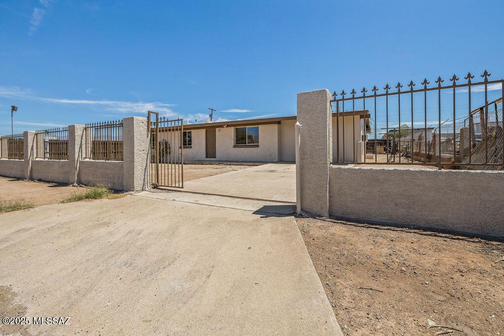S 13th Ave, Tucson, AZ 85714