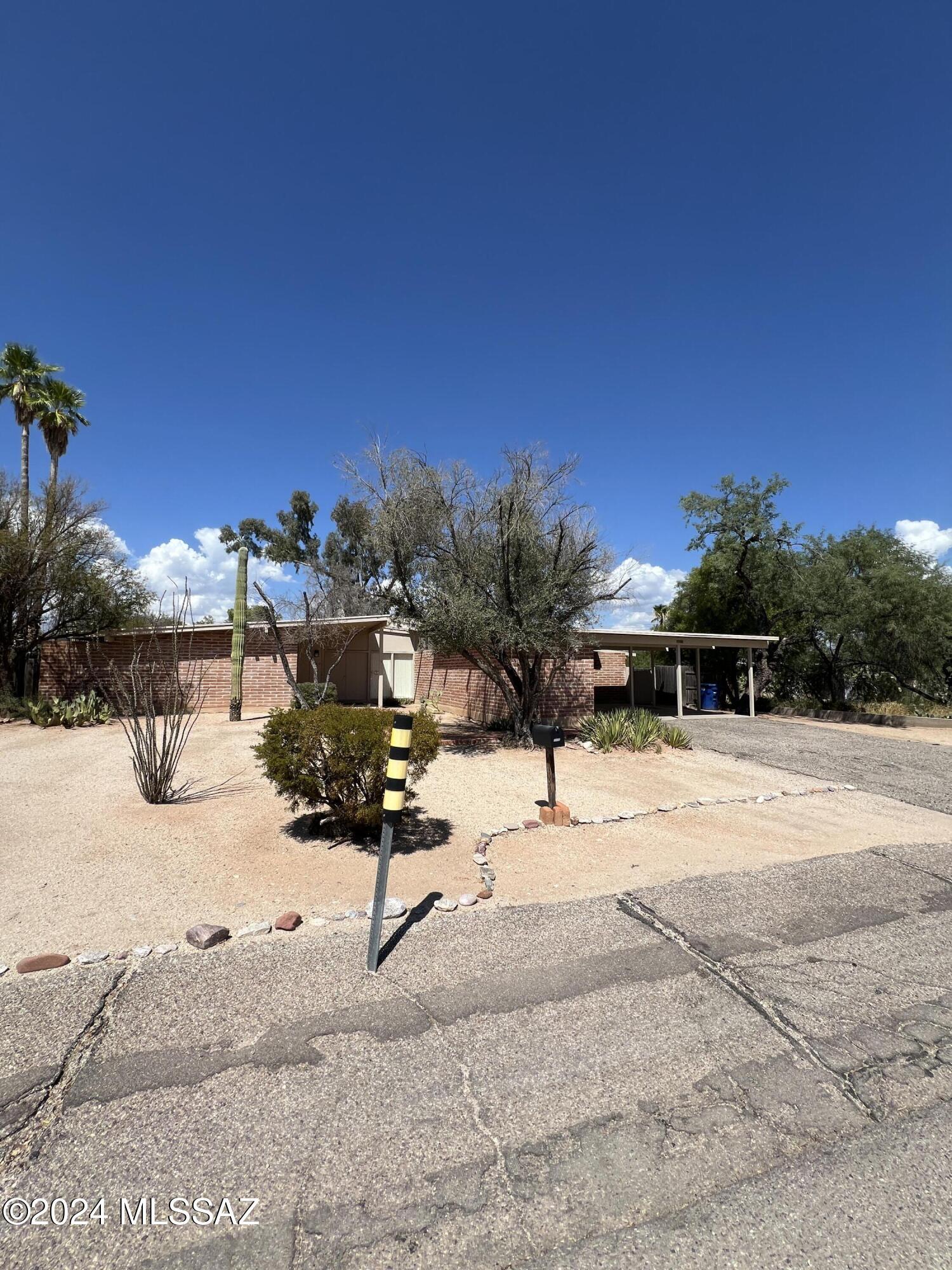 E Lancaster Rd, Tucson, AZ 85715