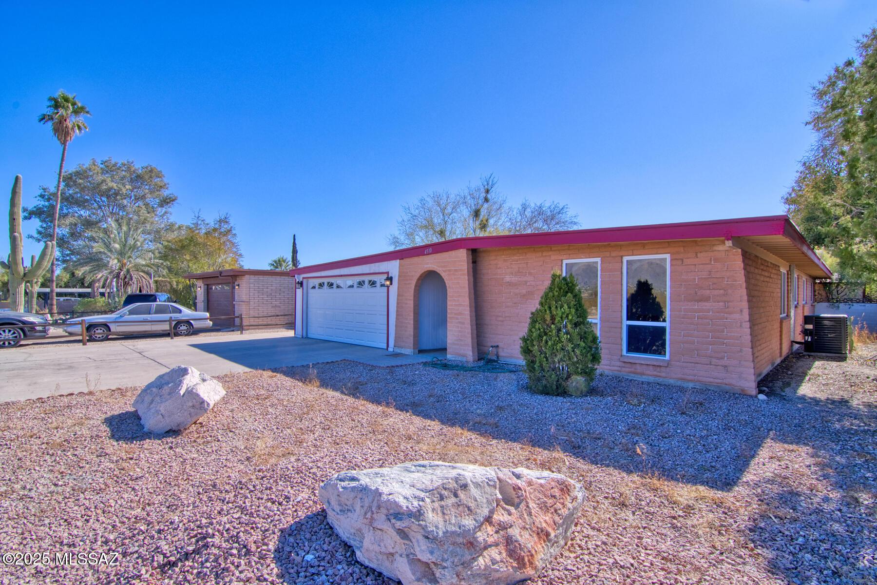E Fort Lowell Rd, Tucson, AZ 85712