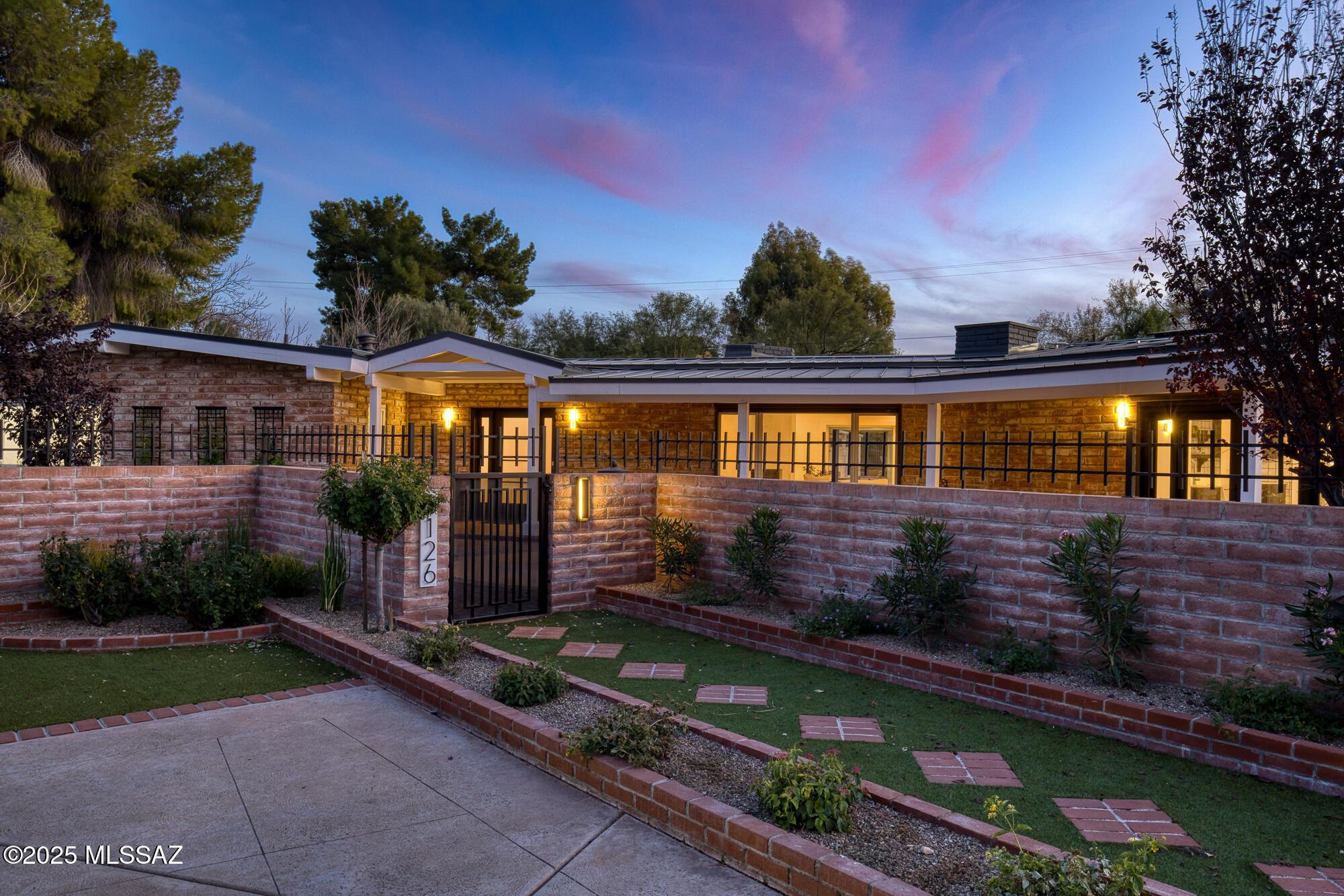 E San Leandro, Tucson, AZ 85715