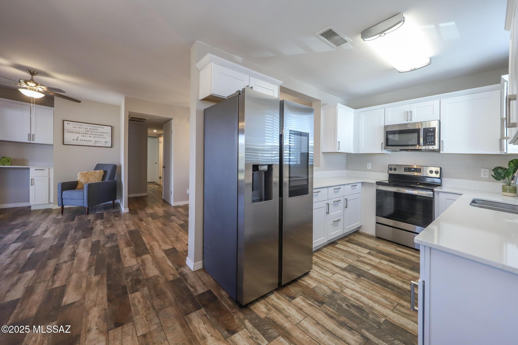 E Cooper St, Tucson, AZ 85711