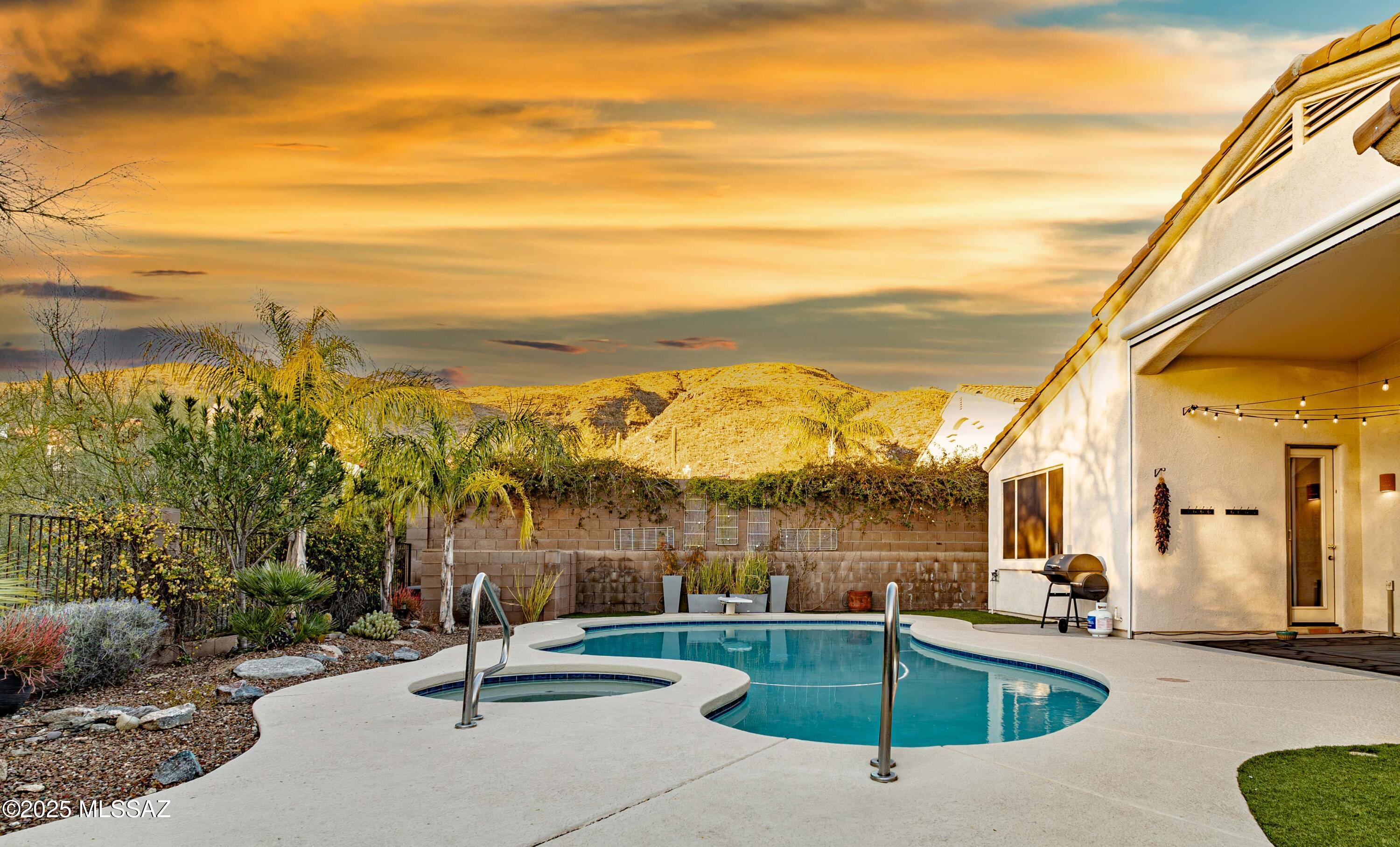 N Fairway Heights Dr, Tucson, AZ 85749